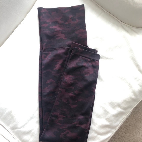 Spanx-Look at Me Now Camo leggings wine/black XL - Picture 5 of 7